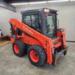 Kubota ssv65 skid steer - Image 2