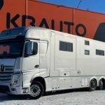 Mercedes caravan truck - Image 3